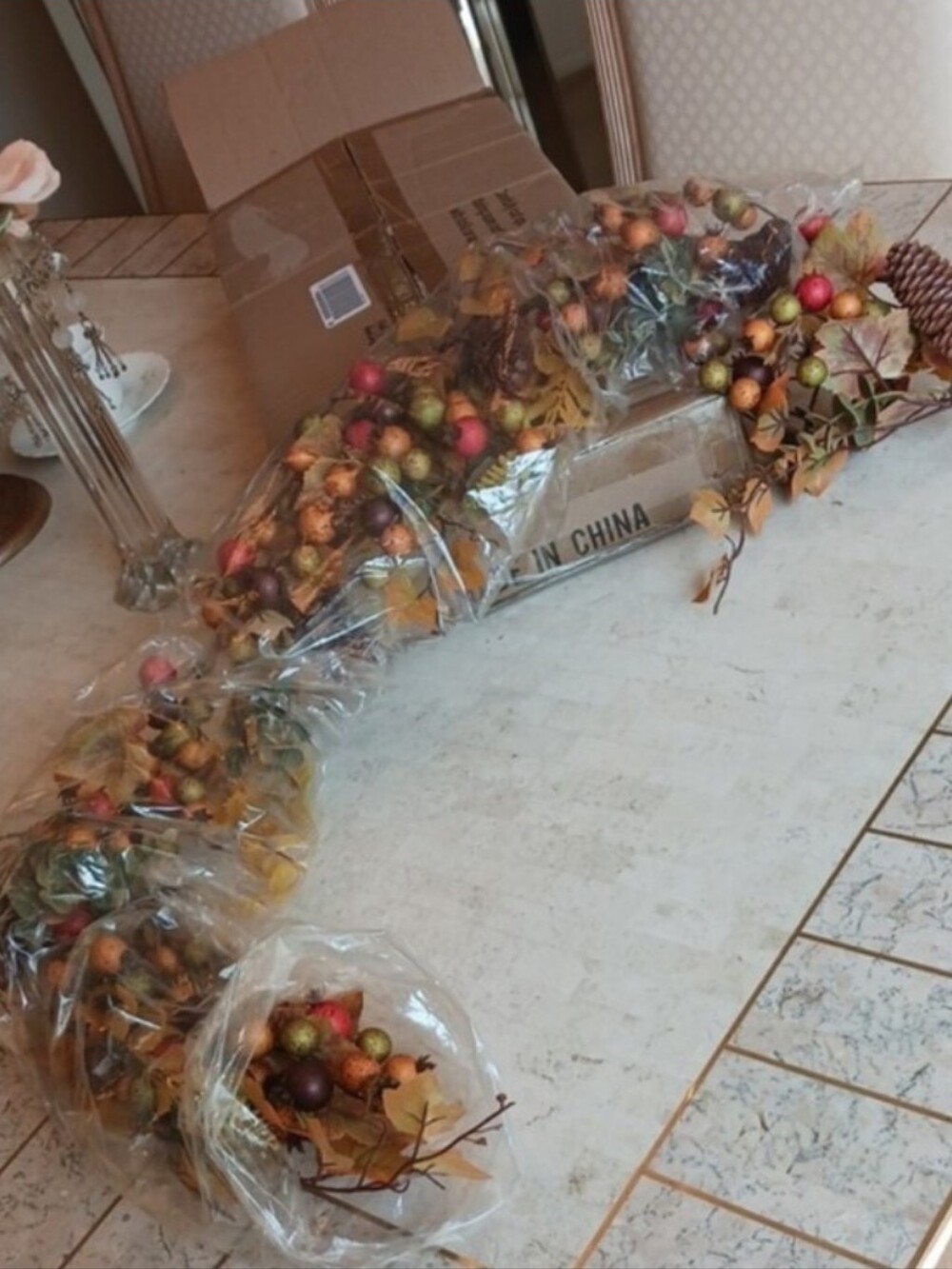Harvest Berry & Leaf Garland- 4ft Long, By Valeri/QVC..NEW ....ITEM IN BOX - Picture 2 of 12